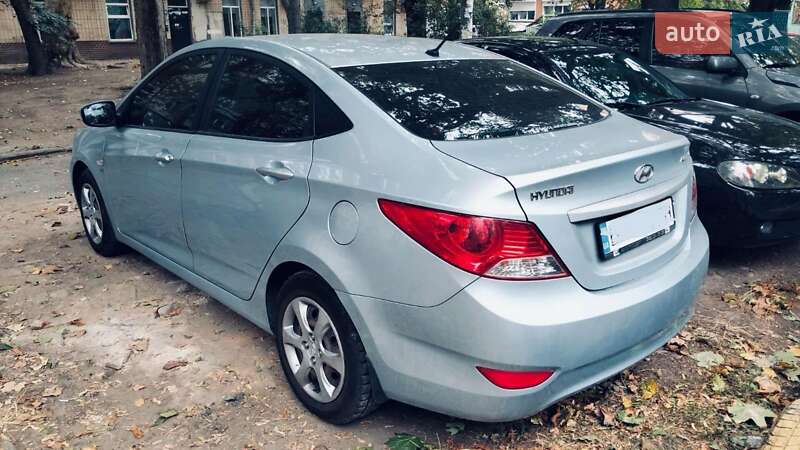 Hyundai Accent 2012