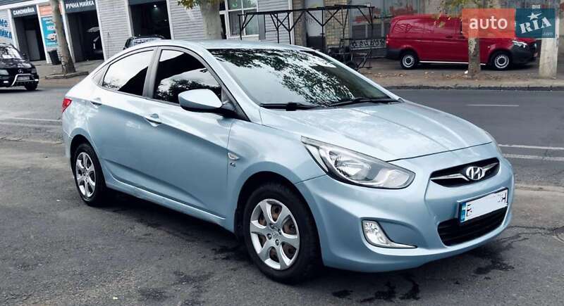 Hyundai Accent 2012