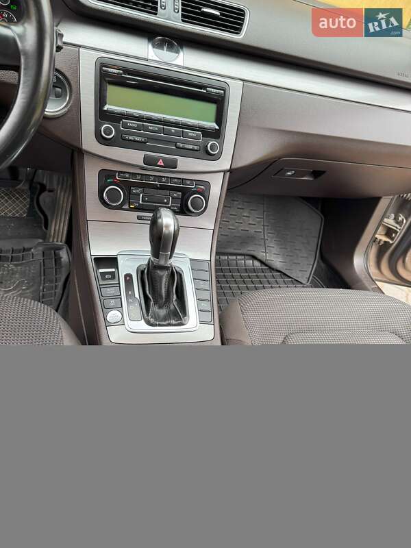 Volkswagen Passat 2011