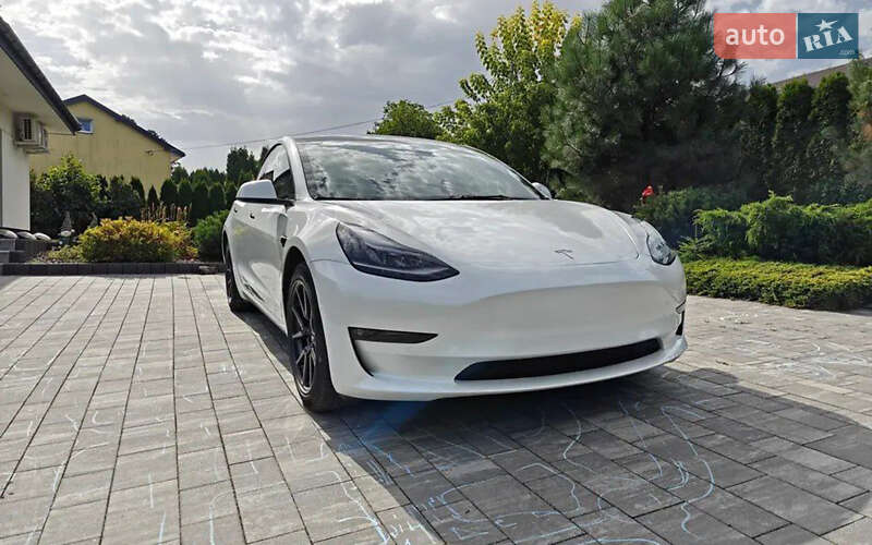 Tesla Model 3 2022
