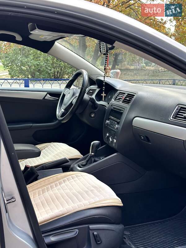 Volkswagen Jetta 2012