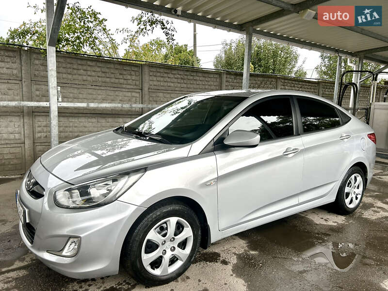 Hyundai Accent 2012