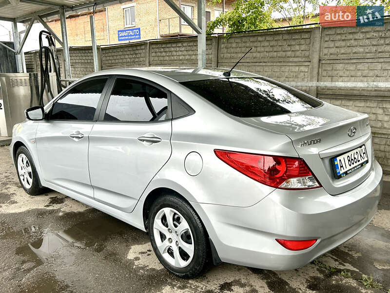 Hyundai Accent 2012
