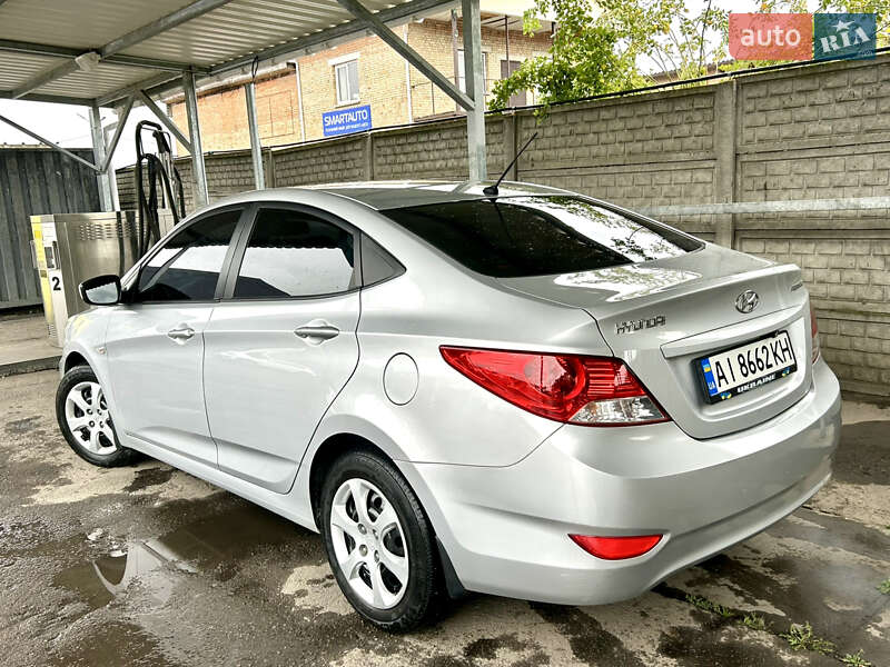 Hyundai Accent 2012