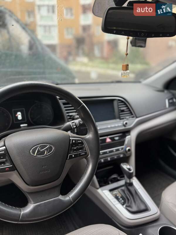 Hyundai Elantra 2016