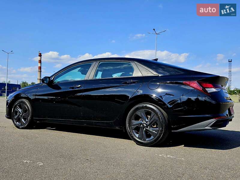Hyundai Elantra 2021