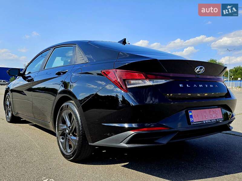 Hyundai Elantra 2021