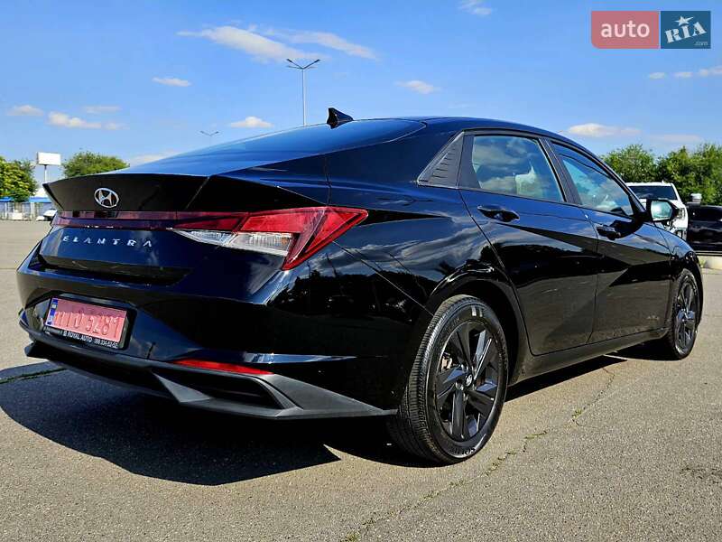 Hyundai Elantra 2021