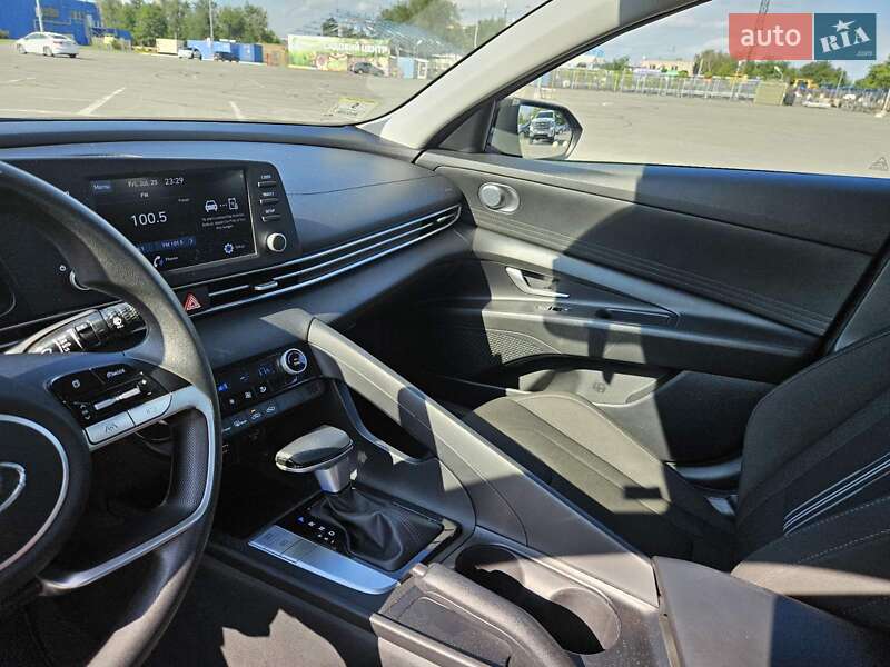 Hyundai Elantra 2021