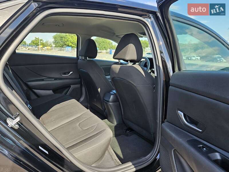 Hyundai Elantra 2021
