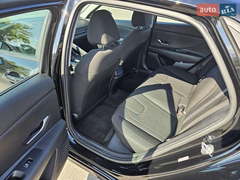 Hyundai Elantra 2021