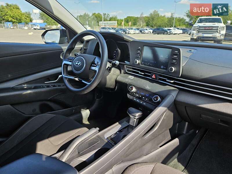 Hyundai Elantra 2021