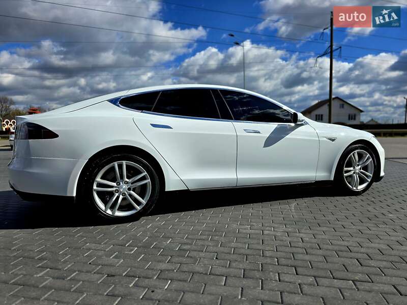 Tesla Model S 2013