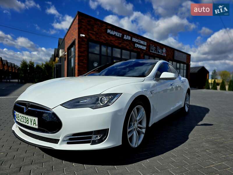 Tesla Model S 2013
