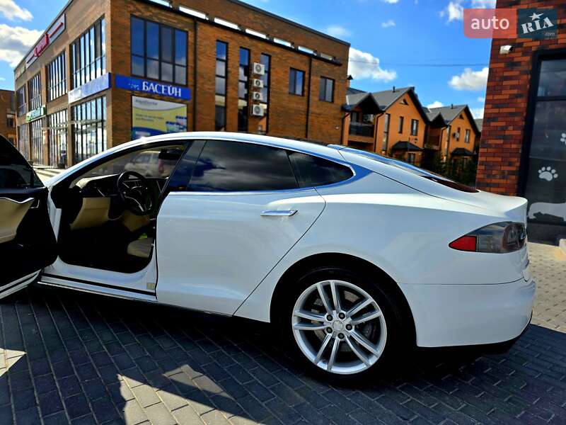 Tesla Model S 2013