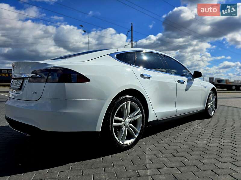 Tesla Model S 2013