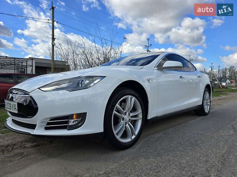 Tesla Model S 2013