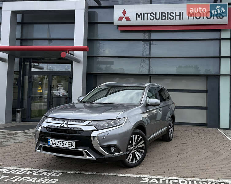 Mitsubishi Outlander 2021