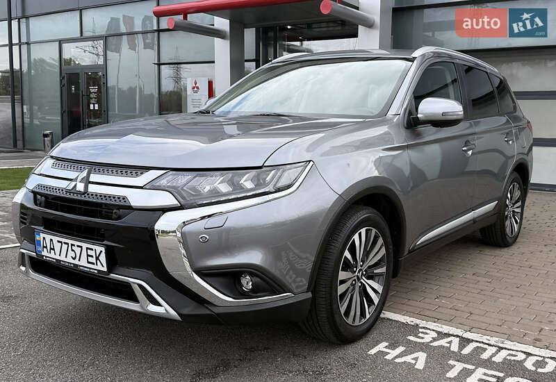 Mitsubishi Outlander 2021