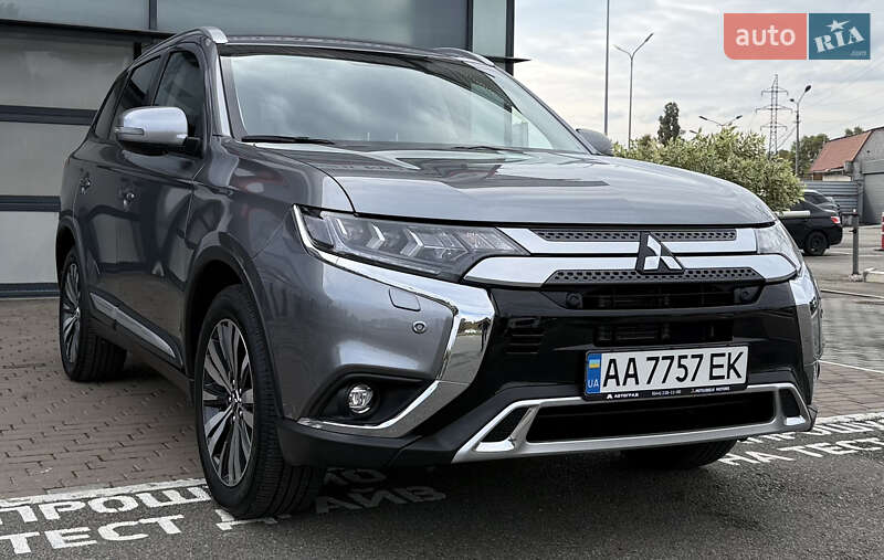 Mitsubishi Outlander 2021