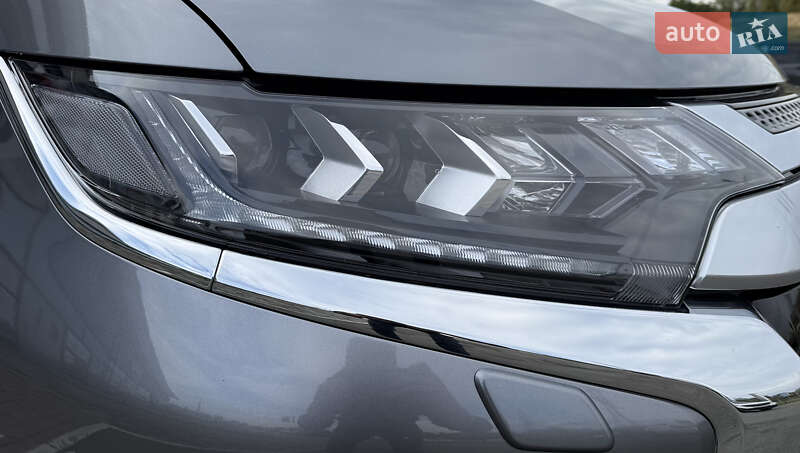 Mitsubishi Outlander 2021