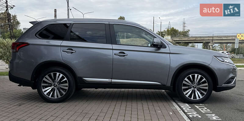 Mitsubishi Outlander 2021