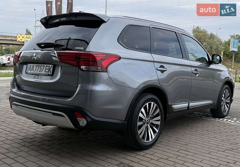 Mitsubishi Outlander 2021