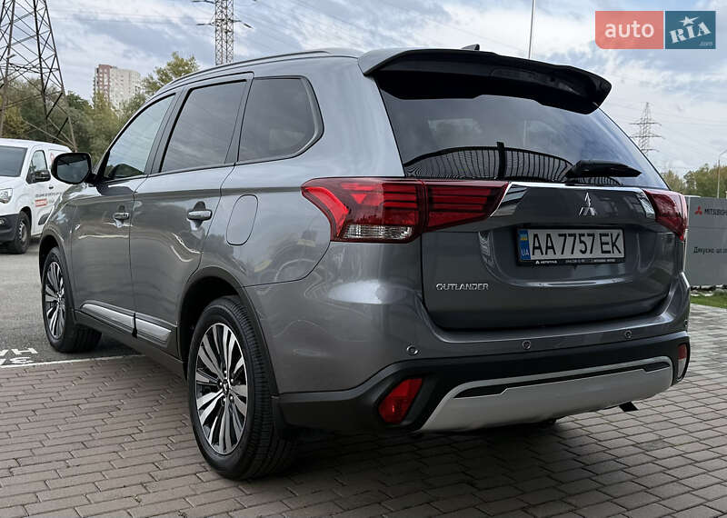 Mitsubishi Outlander 2021