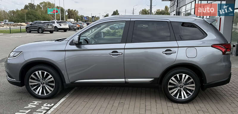 Mitsubishi Outlander 2021