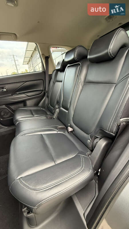 Mitsubishi Outlander 2021