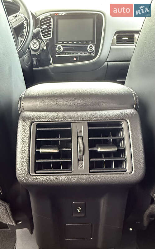 Mitsubishi Outlander 2021