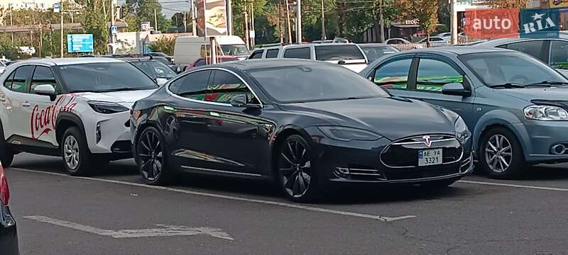 Tesla Model S 2014