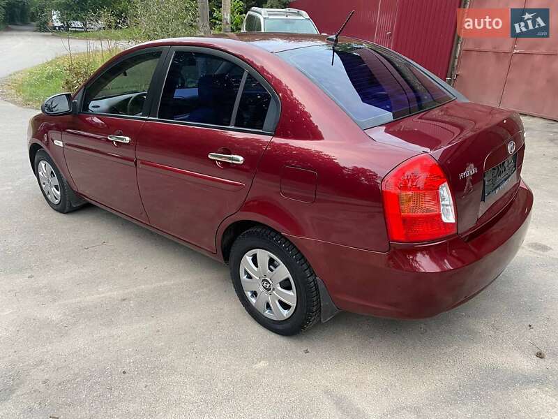Hyundai Accent 2010