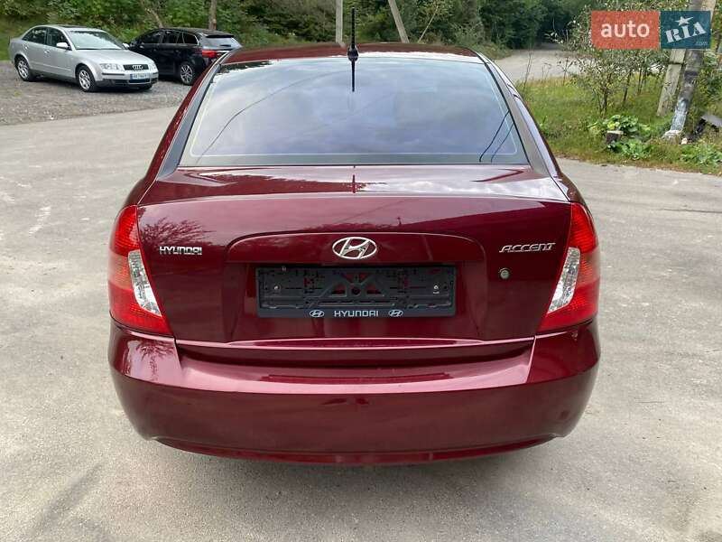 Hyundai Accent 2010