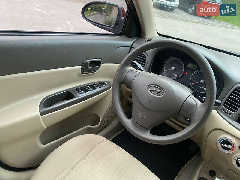 Hyundai Accent 2010