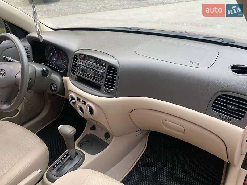 Hyundai Accent 2010