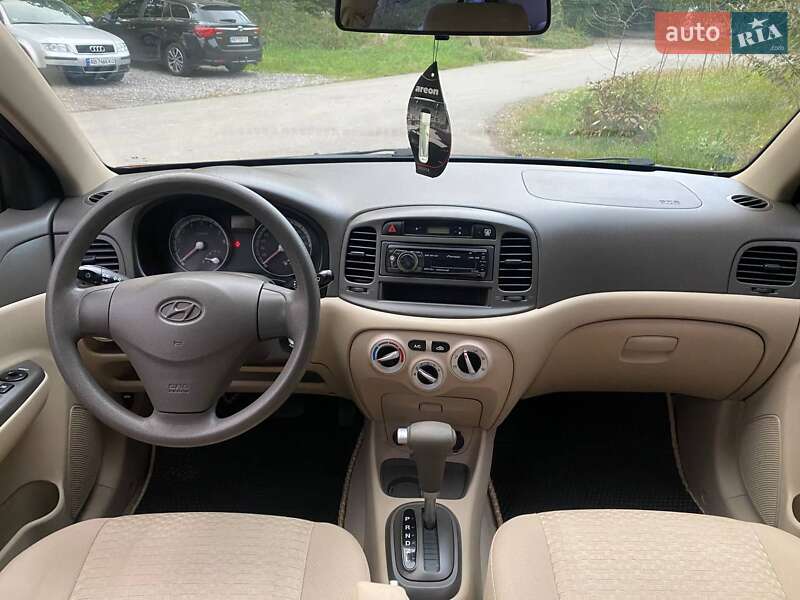 Hyundai Accent 2010