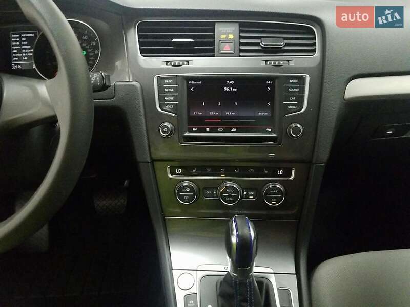 Volkswagen e-Golf 2016