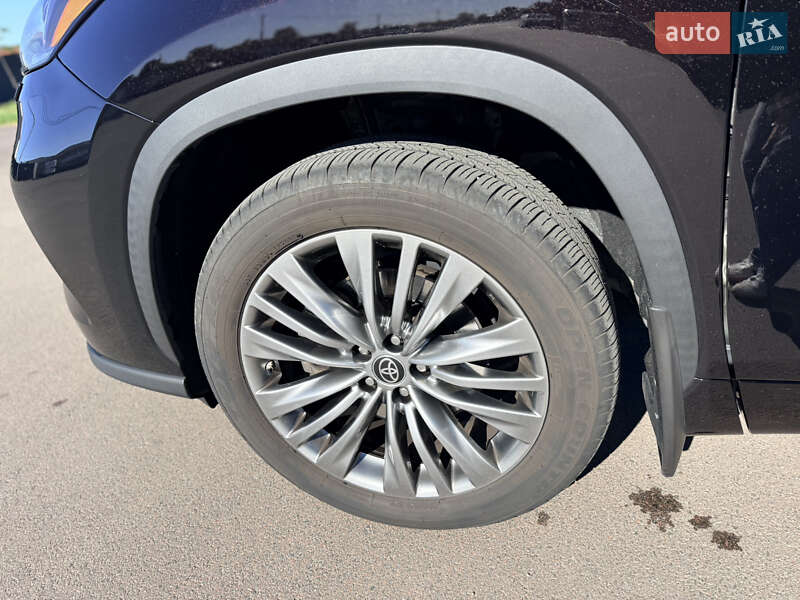 Toyota Highlander 2021