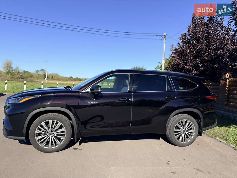 Toyota Highlander 2021