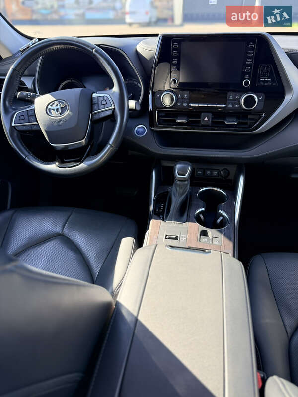 Toyota Highlander 2021