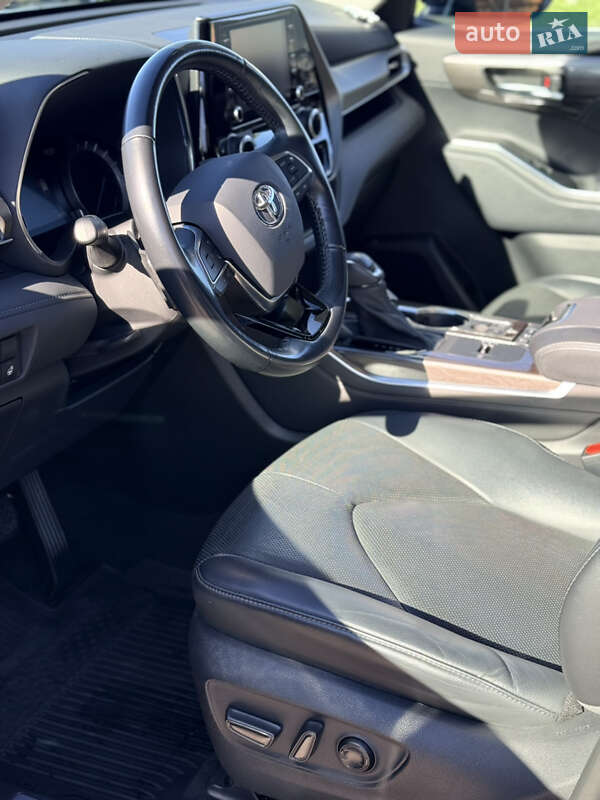 Toyota Highlander 2021