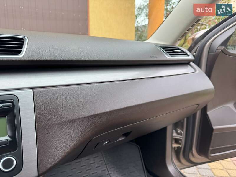 Volkswagen Passat 2011