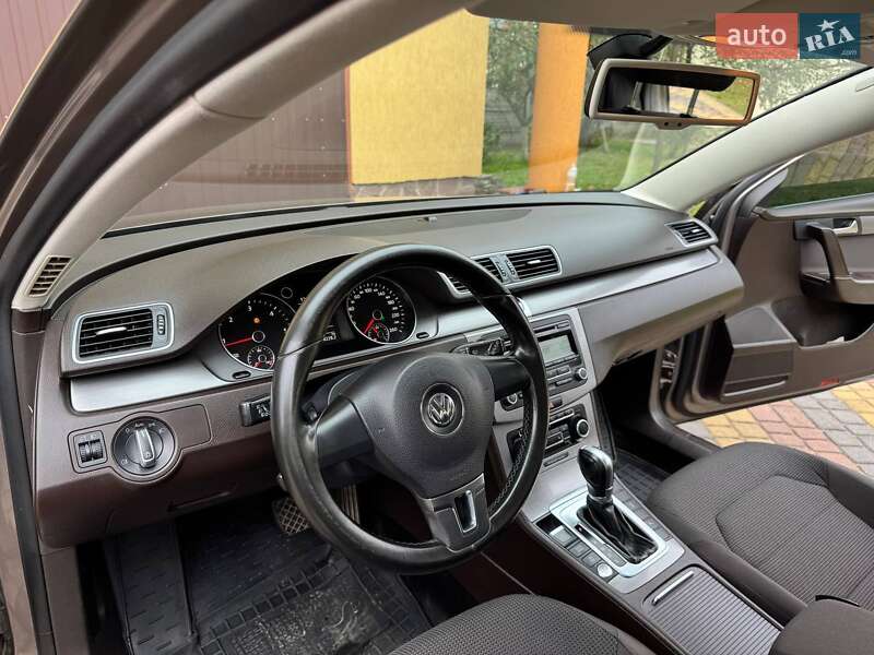 Volkswagen Passat 2011