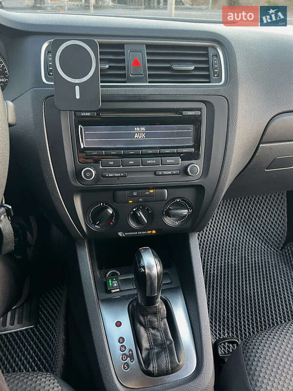 Volkswagen Jetta 2012