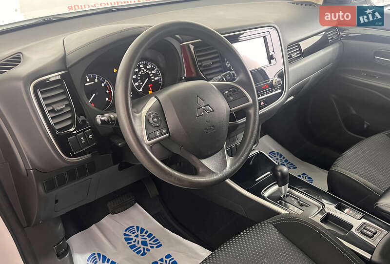 Mitsubishi Outlander 2020