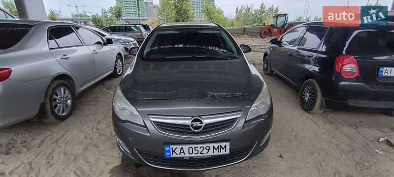 Opel Astra 2011