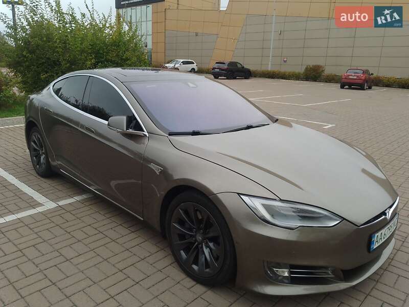 Tesla Model S 2015