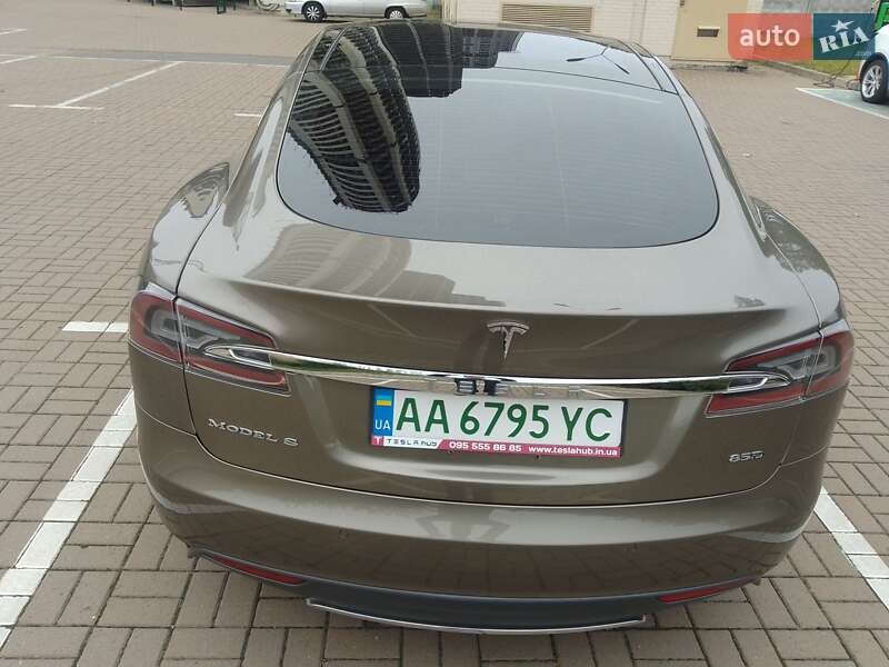 Tesla Model S 2015