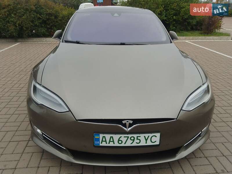 Tesla Model S 2015
